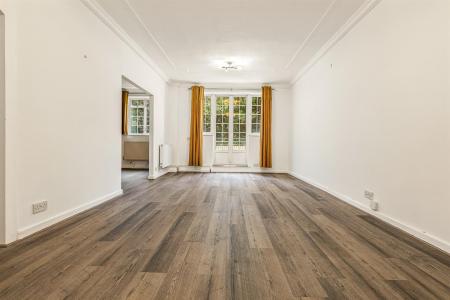 2 bedroom Flat for sale in Stoneygate Court, Leicester