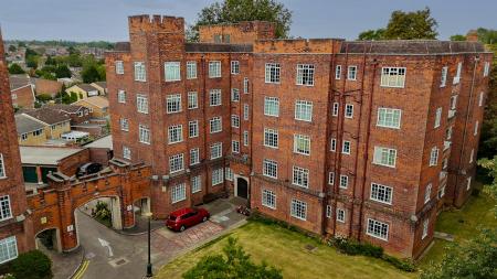 2 bedroom Flat for sale in Stoneygate Court, Leicester