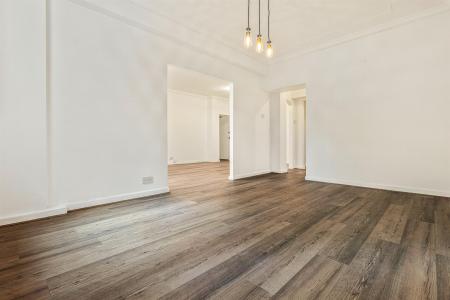 2 bedroom Flat for sale in Stoneygate Court, Leicester