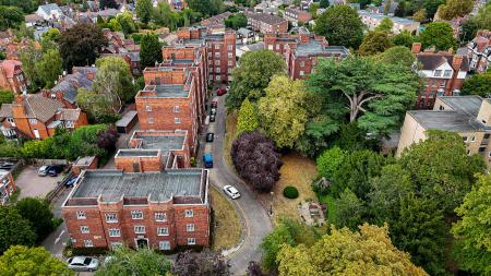 2 bedroom Flat for sale in Stoneygate Court, Leicester