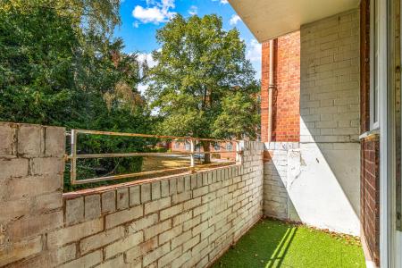 2 bedroom Flat for sale in Stoneygate Court, Leicester