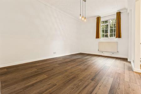 2 bedroom Flat for sale in Stoneygate Court, Leicester