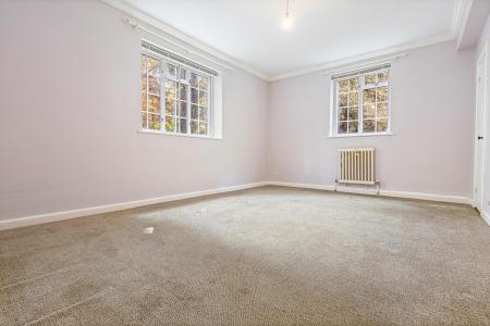 2 bedroom Flat for sale in Stoneygate Court, Leicester