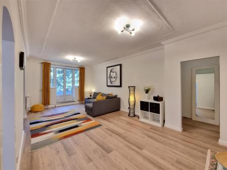 2 bedroom Flat for sale in Stoneygate Court, Leicester