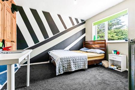 3 bedroom End of terrace house for sale in Knightsbridge Road, Glen Parva, Leicester