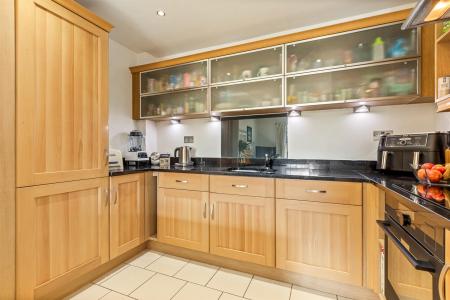 2 bedroom Apartment for sale in Stoneleigh, Knighton Park Road, Leicester