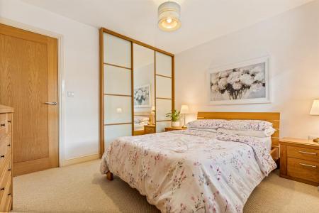 2 bedroom Apartment for sale in Stoneleigh, Knighton Park Road, Leicester