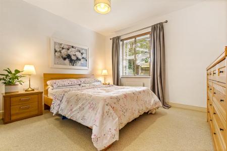 2 bedroom Apartment for sale in Stoneleigh, Knighton Park Road, Leicester