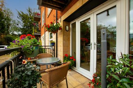 2 bedroom Apartment for sale in Stoneleigh, Knighton Park Road, Leicester