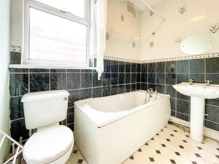 3 bedroom Terraced House for sale in Chepstow Road, Leicester