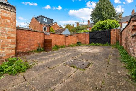 3 bedroom Terraced House for sale in Welford Road, Leicester