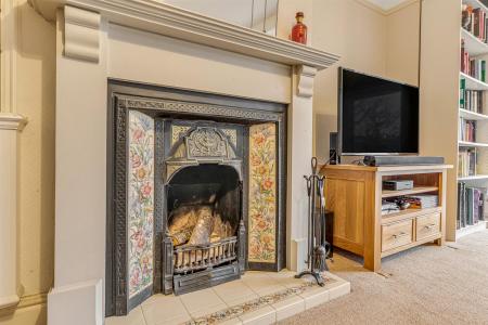 4 bedroom Semi-detached house for sale in Uplands Road, Oadby, Leicester