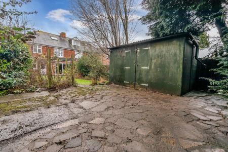 4 bedroom Semi-detached house for sale in Uplands Road, Oadby, Leicester