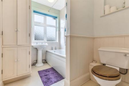 4 bedroom Semi-detached house for sale in Uplands Road, Oadby, Leicester