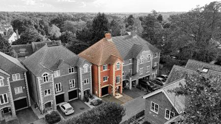 5 bedroom End of terrace house for sale in Elm Tree Court, Leicester