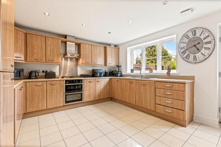5 bedroom End of terrace house for sale in Elm Tree Court, Leicester