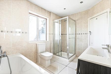 4 bedroom Detached house for sale in Welford Road, Leicester