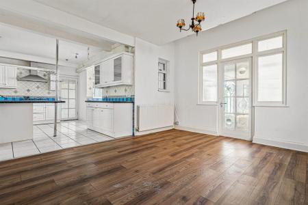 4 bedroom Detached house for sale in Welford Road, Leicester