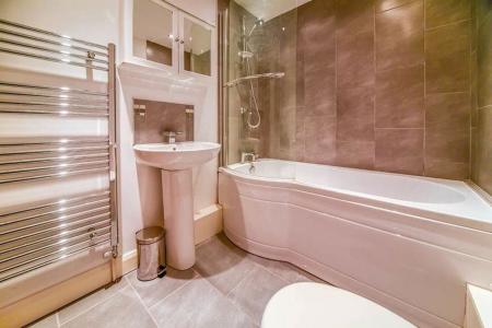 5 bedroom Property to let in Macaulay Street, Leicester