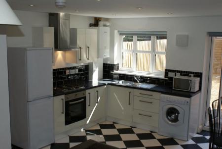 5 bedroom Property to let in Macaulay Street, Leicester