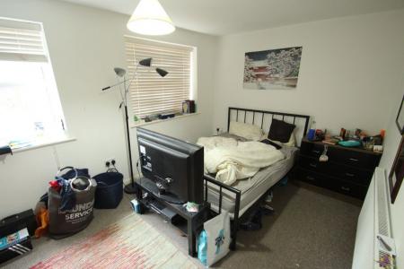 5 bedroom Property to let in Macaulay Street, Leicester