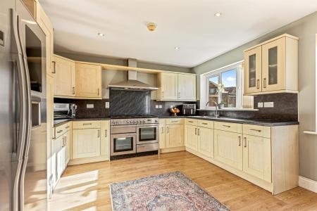 5 bedroom Semi-detached house for sale in Evington Valley Gardens, Leicester