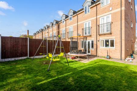 5 bedroom Semi-detached house for sale in Evington Valley Gardens, Leicester