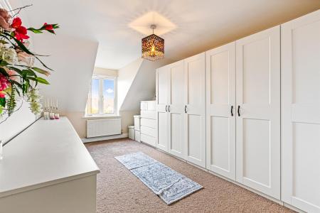 5 bedroom Semi-detached house for sale in Evington Valley Gardens, Leicester