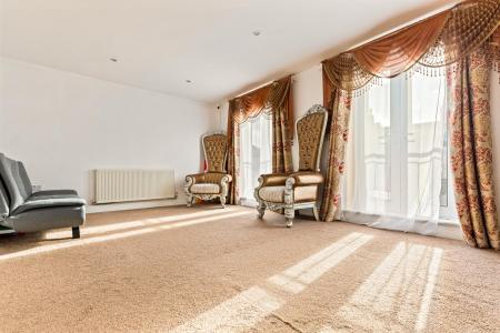 5 bedroom Semi-detached house for sale in Evington Valley Gardens, Leicester