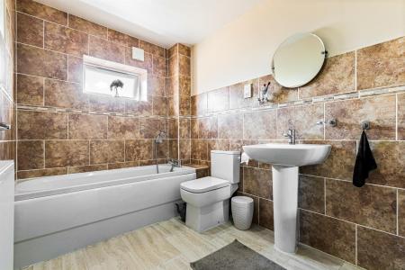 5 bedroom Semi-detached house for sale in Evington Valley Gardens, Leicester