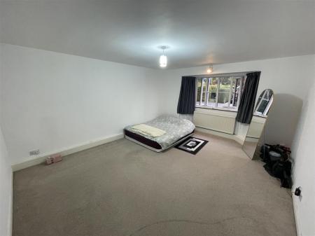 2 bedroom Flat for sale in Carisbrooke Court, Stoneygate