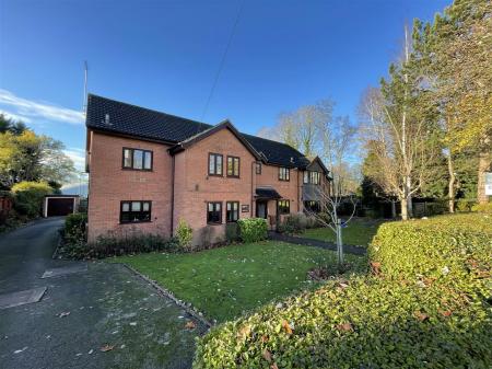 2 bedroom Flat for sale in Carisbrooke Court, Stoneygate