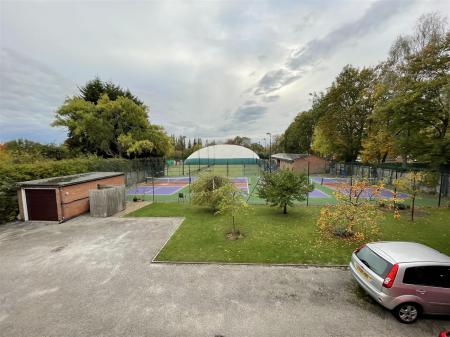 2 bedroom Flat for sale in Carisbrooke Court, Stoneygate