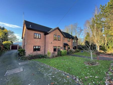 2 bedroom Flat for sale in Carisbrooke Court, Stoneygate