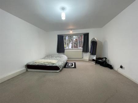 2 bedroom Flat for sale in Carisbrooke Court, Stoneygate