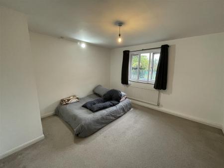 2 bedroom Flat for sale in Carisbrooke Court, Stoneygate
