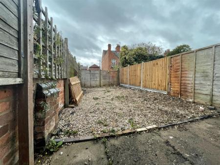 3 bedroom Terraced House for sale in Clarendon Park Road, Clarendon Park