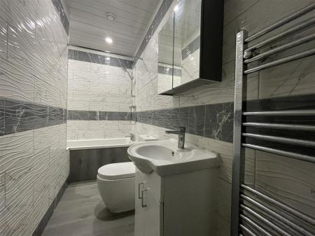 3 bedroom Terraced House for sale in Clarendon Park Road, Clarendon Park