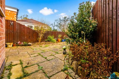 3 bedroom Semi-detached house for sale in Ashclose Avenue, Leicester