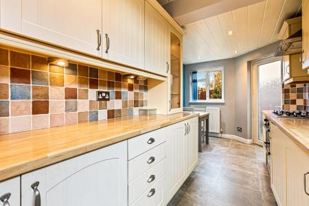 3 bedroom Semi-detached house for sale in Ashclose Avenue, Leicester