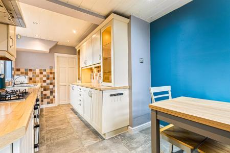 3 bedroom Semi-detached house for sale in Ashclose Avenue, Leicester