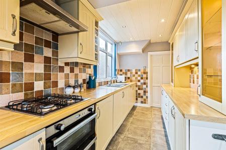 3 bedroom Semi-detached house for sale in Ashclose Avenue, Leicester