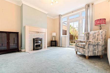 3 bedroom Semi-detached house for sale in Ashclose Avenue, Leicester