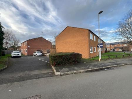 1 bedroom Flat for sale in Lawnswood, Hinckley