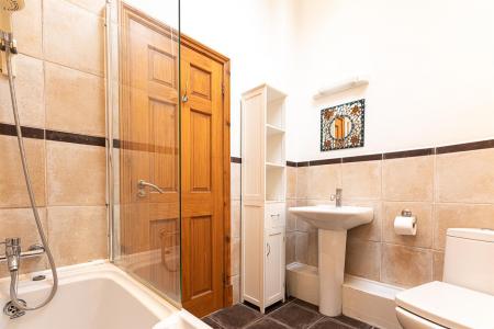 4 bedroom Terraced House for sale in Knighton Road, Leicester