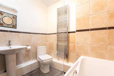 4 bedroom Terraced House for sale in Knighton Road, Leicester