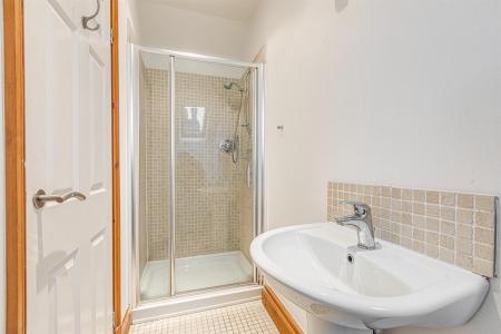 4 bedroom Terraced House for sale in Knighton Road, Leicester
