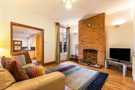 4 bedroom Terraced House for sale in Knighton Road, Leicester