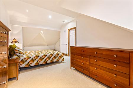 4 bedroom Terraced House for sale in Knighton Road, Leicester