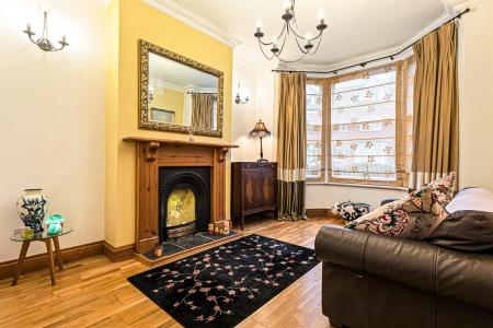 4 bedroom Terraced House for sale in Knighton Road, Leicester